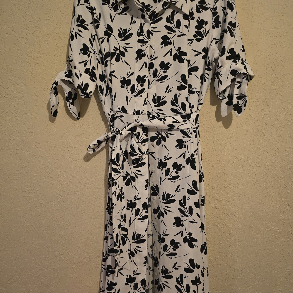 Size 14 Calvin Klein Black and White Floral Jumpsuit with Relaxed Fit